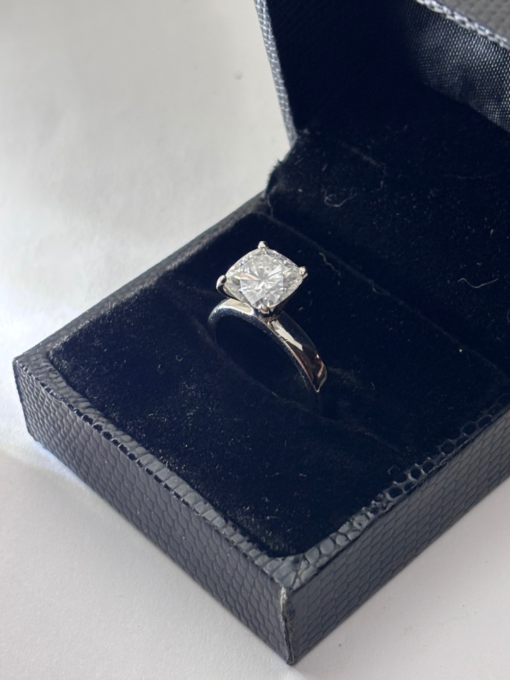 2.70 CT - VVS1 / Diamond Solitaire Engagement Ring Size 7